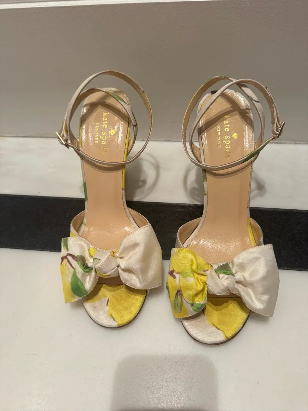 Kate Spade Yellow Floral and Cream Bow Block Heel wedge Sandals size 8